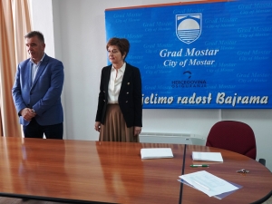 Predsjednik Gradskog vijeća Salem Marić uručio novčane bonove socijalno ugroženim porodicama